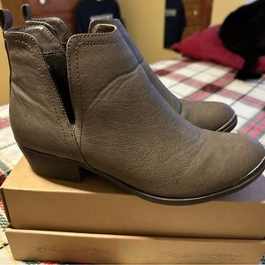 Women’s grey booties